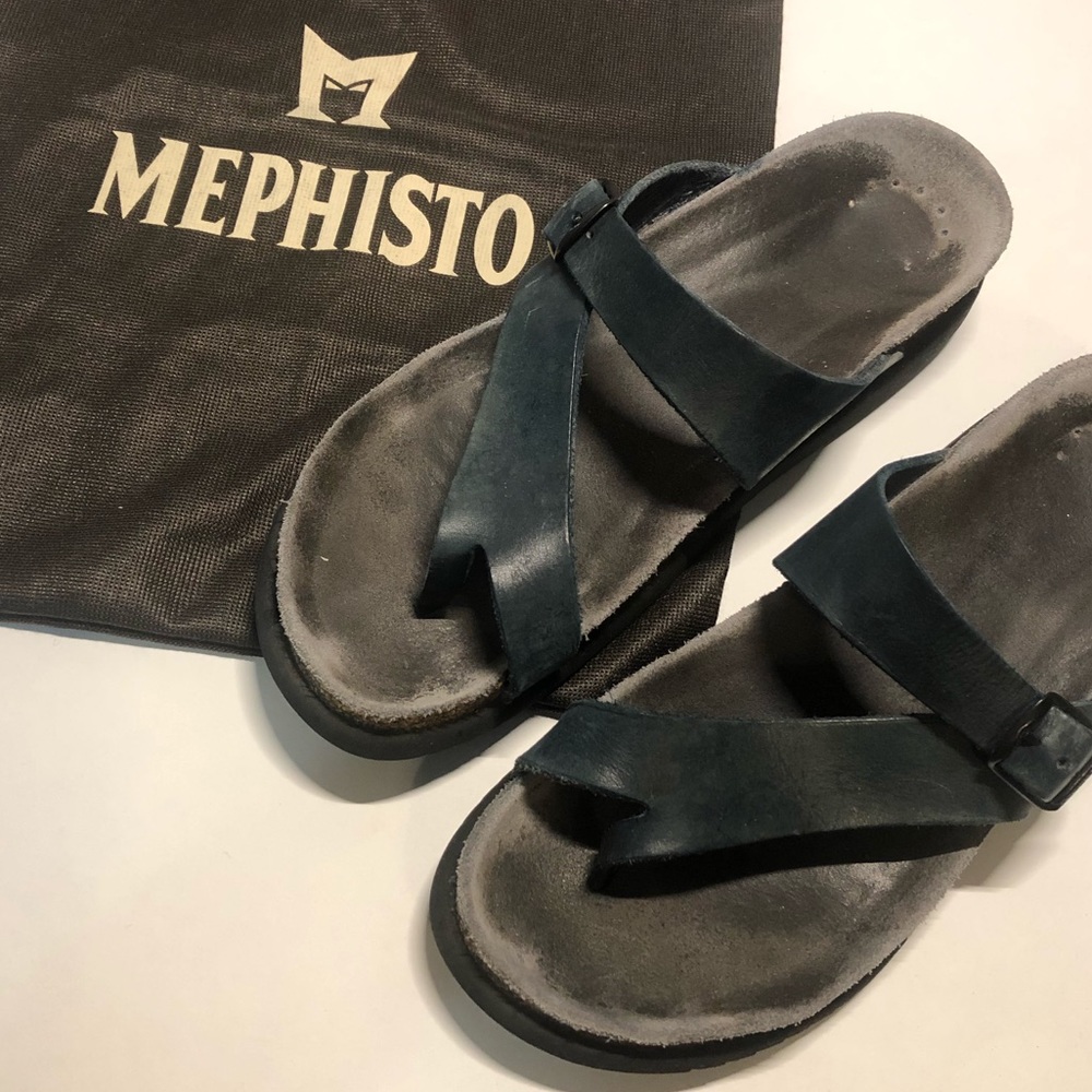 mephisto ⟩ black ‘helen’ thong sandal + duster bag